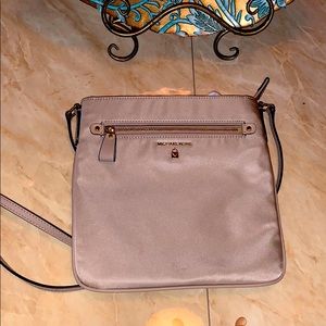MICHEAL KORS CROSSBODY BAG